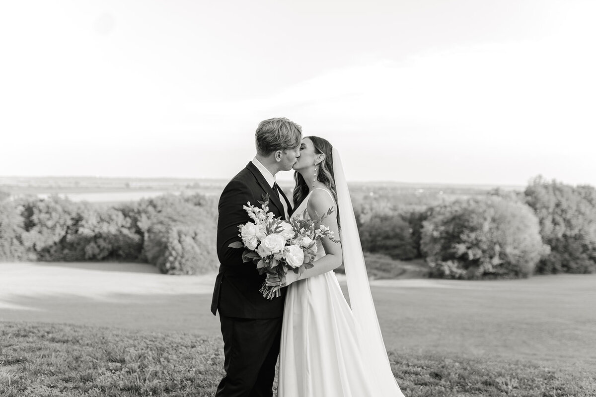 Rebecca and Dan _ The Ridge Wedding Venue _ Kansas City Wedding Photography _ Nick and Lexie Photo + Film-1366