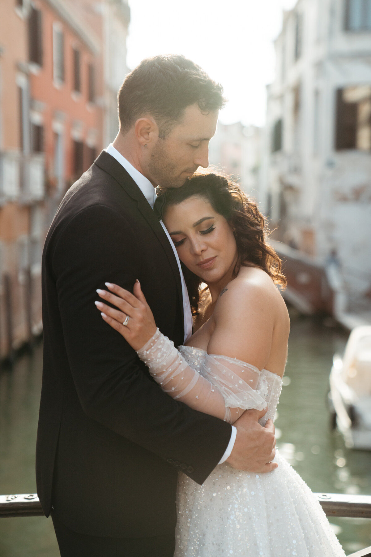 the_chaffins_international_destination_wedding_elopement_photographers_sammie_chaffin_micah_editorial_adventure_photos_travel_venice_italy_15