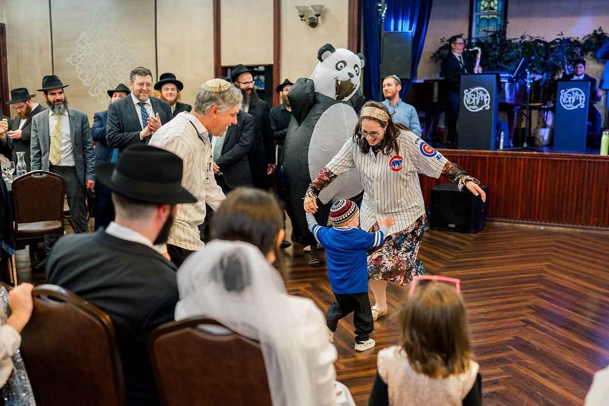 Eliana-Melmed-Photography-Chicago-LosAngeles-Jewish-WeddingPhotographer-CarmiKalman-Shtick-00034