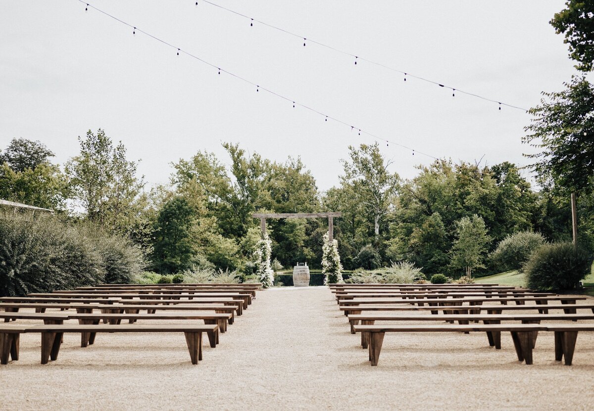 outside-ceremony-seating