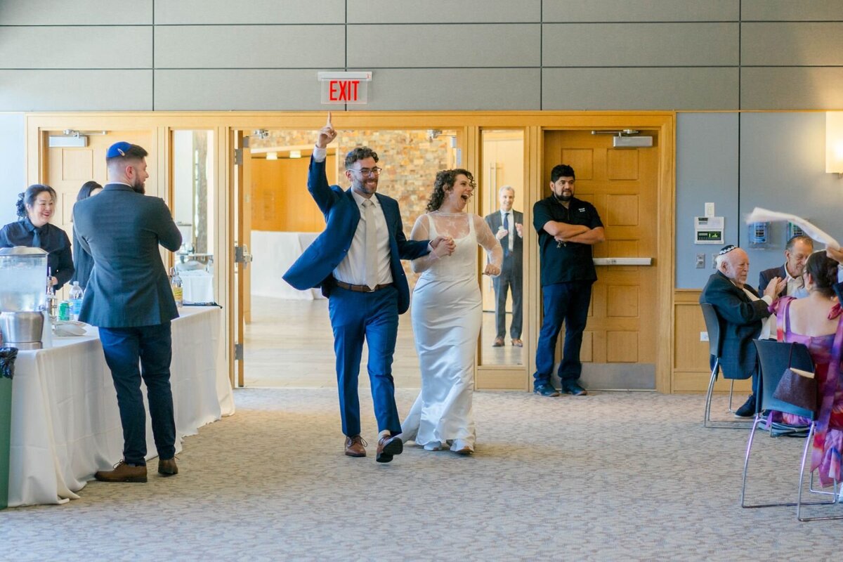 Eliana-Melmed-Photography-Chicago-LosAngeles-Jewish-WeddingPhotography-ShulaNoah-Simcha-Dancing-00178