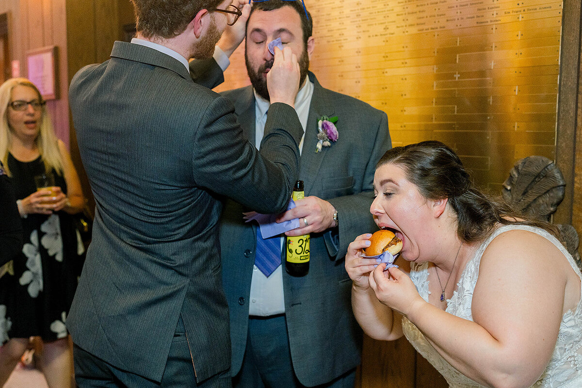 Eliana-Melmed-Photography-Chicago-LosAngeles-Jewish-WeddingPhotography-ElianaSklar-CocktailHour-00074