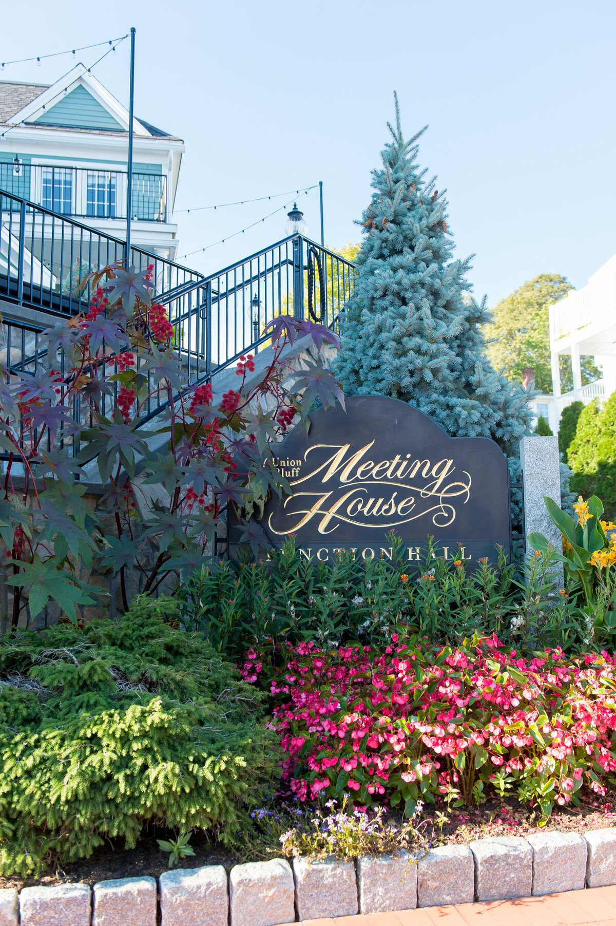 The Meeting House Unon Bluff Hotel Entrance sign York Beach Maine