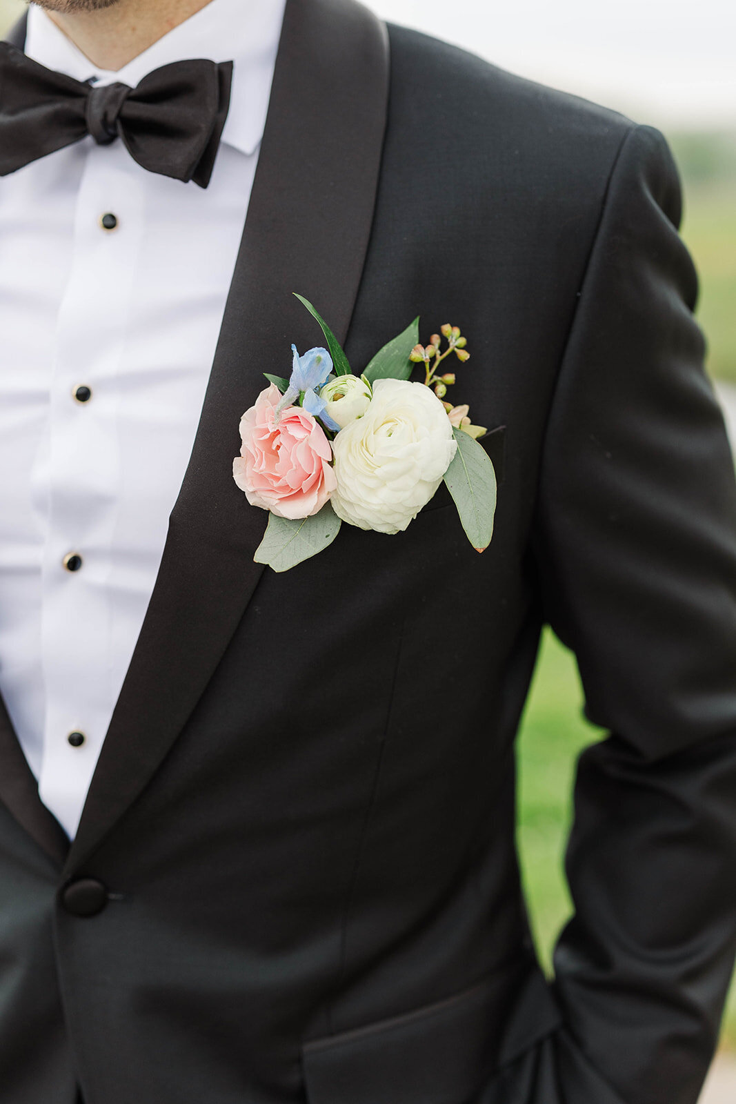 Hix-Wedding-Swan-Lake-Overlook-SNEAKPEEK-100_websize (1)