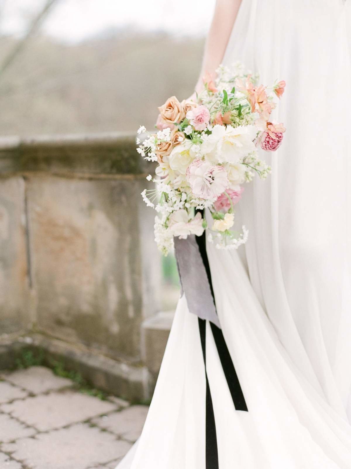 White-Spring-wedding-flowers