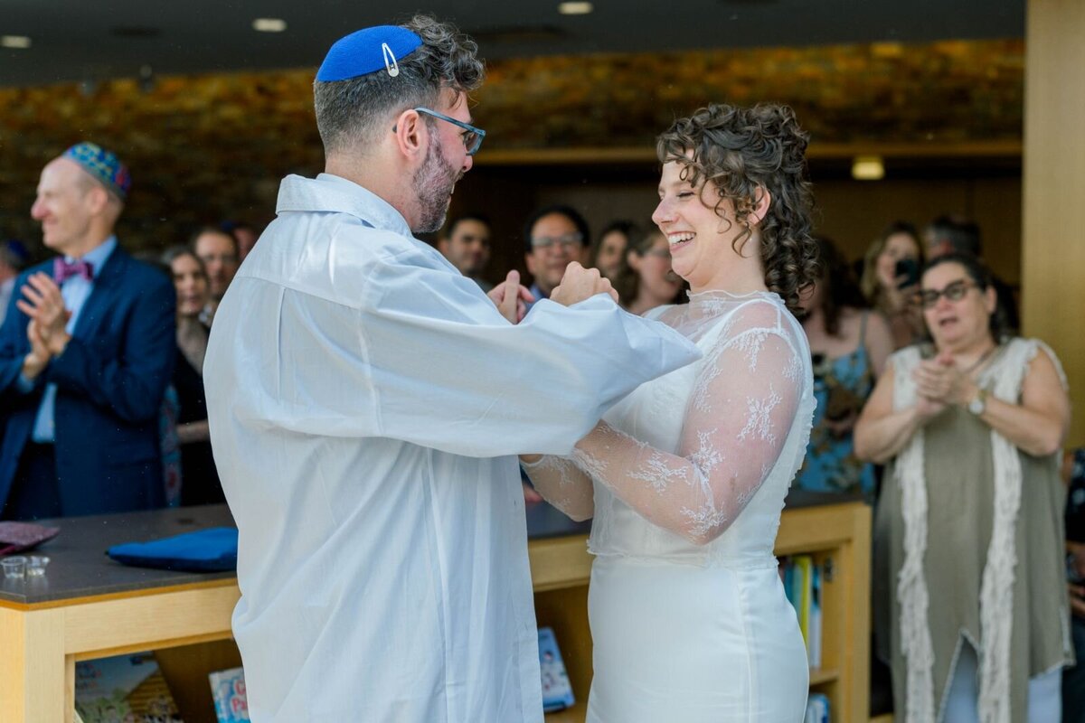 Eliana-Melmed-Photography-Chicago-LosAngeles-Jewish-WeddingPhotography-ShulaNoah-Tisch-00236