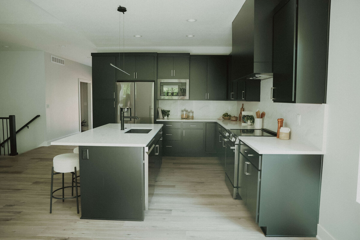 6907-Kitchen-Panora-Central-Iowa-Custom-Home-JRL-Builders-E23A9390