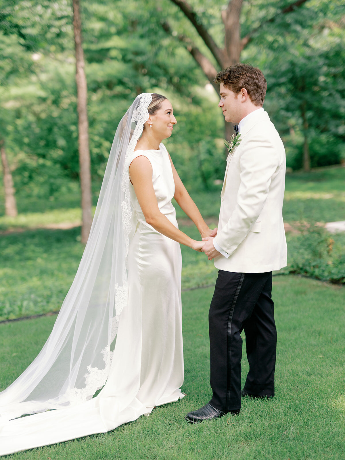 NicoleChase-Wedding-featherandtwine-202-FineArt-Film-Texas-WeddingPhotographer-RuétPhoto-