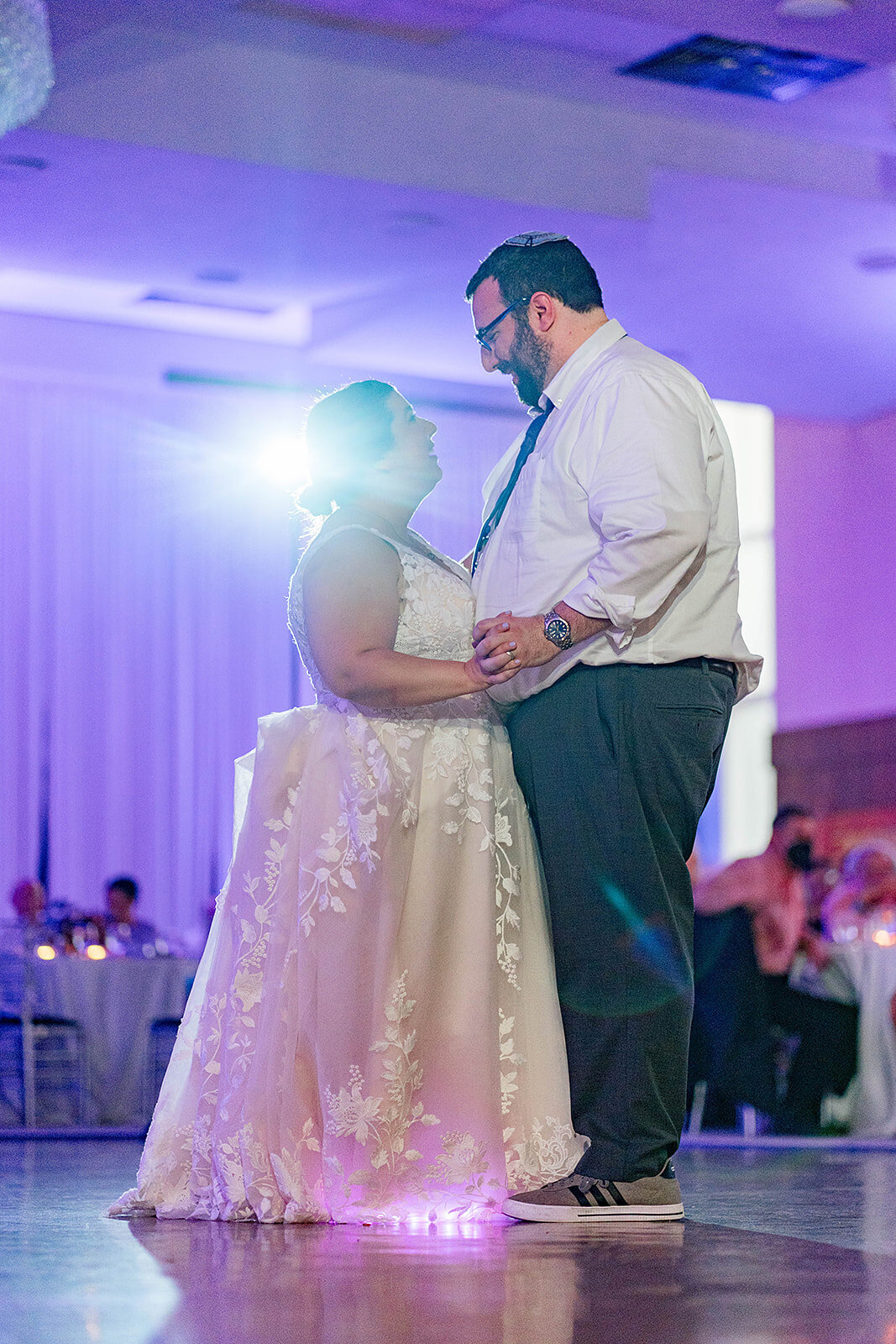 Eliana-Melmed-Photography-Chicago-LosAngeles-Jewish-WeddingPhotography-ElianaSklar-DanceFloor-00074