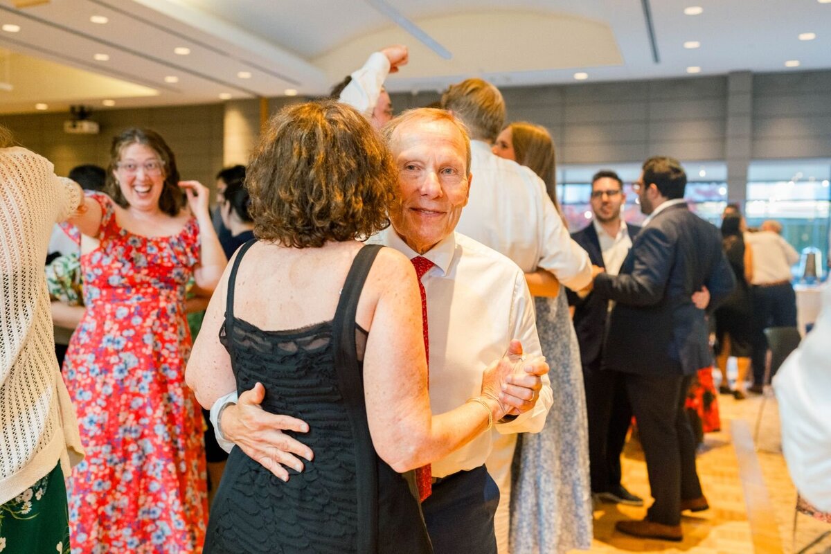 processed_ElianaMelmedPhotography_JewishWeddingPhotographer_ShulaNoah_Dancing-237