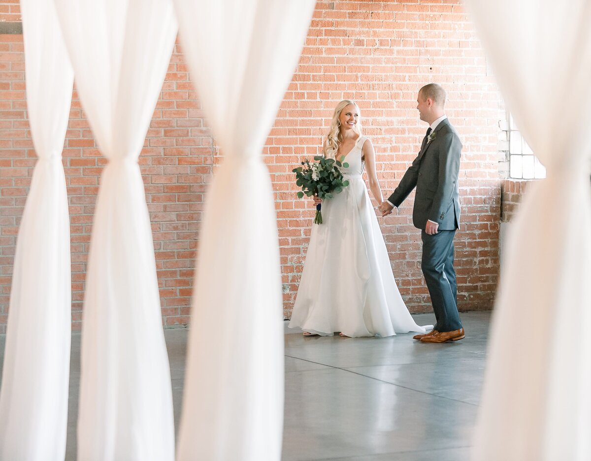 Warehouse-215-wedding-by-Leslie-Ann-Photography-00035
