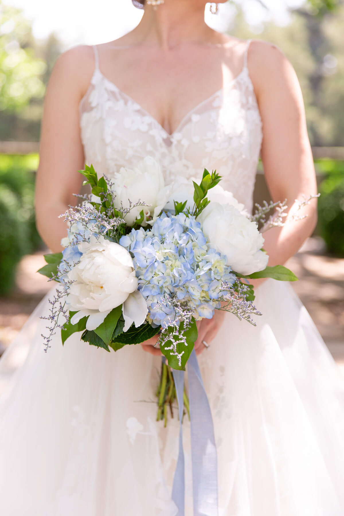 new-harmony-wedding-bride-bouquet