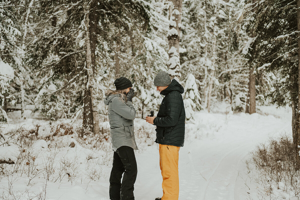 winter-montana-dog-sledding-proposal-presley-gray-photo-6842