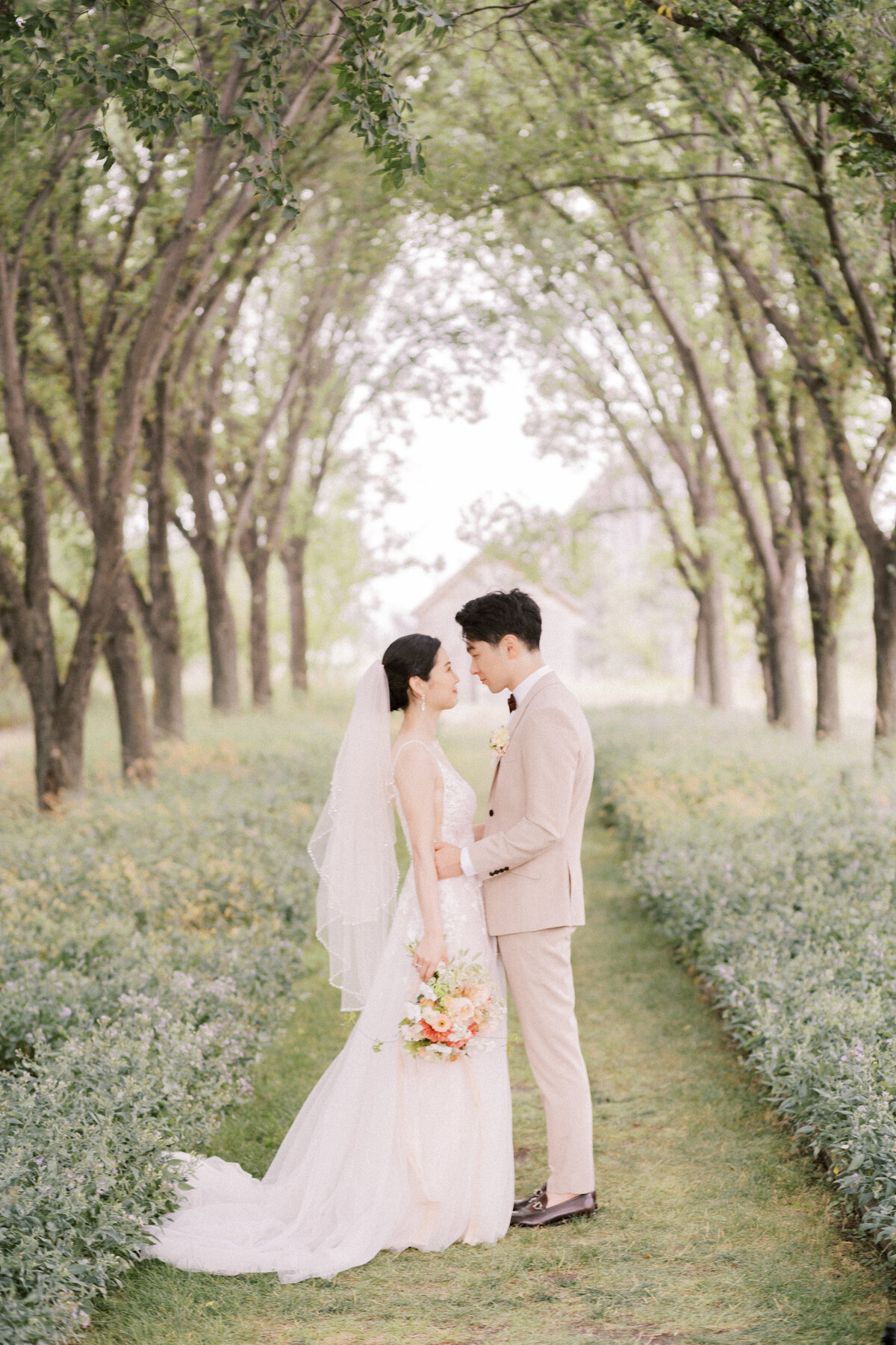 floral-and-field-design-bespoke-wedding-floral-styling-calgary-alberta-yoon-taesuk-2-123