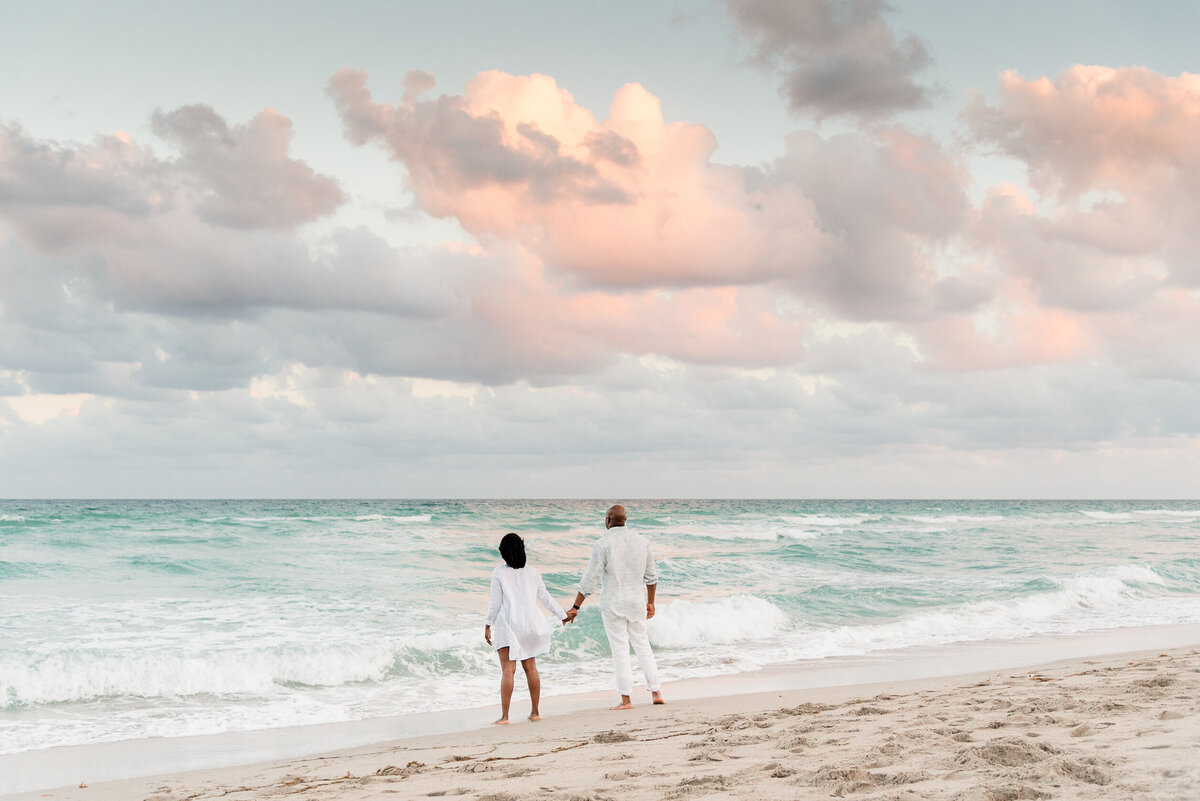 Beautiful sunset engagement session in Miami beach