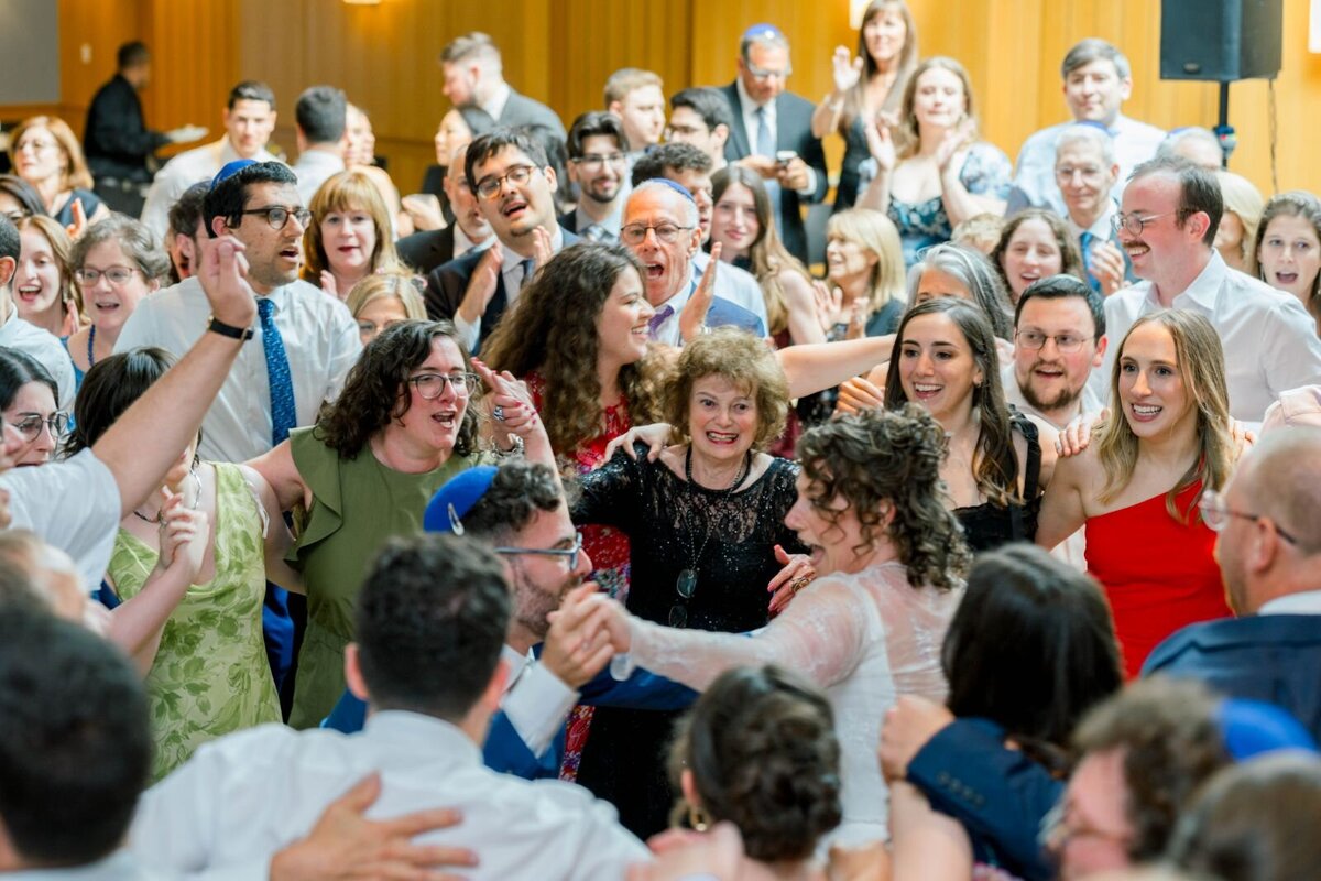 Eliana-Melmed-Photography-Chicago-LosAngeles-Jewish-WeddingPhotography-ShulaNoah-SneakPeek-00096