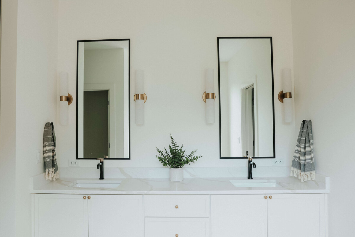 4171-Bathroom-Panora-Central-Iowa-Custom-Home-JRL-Builders-E23A3708