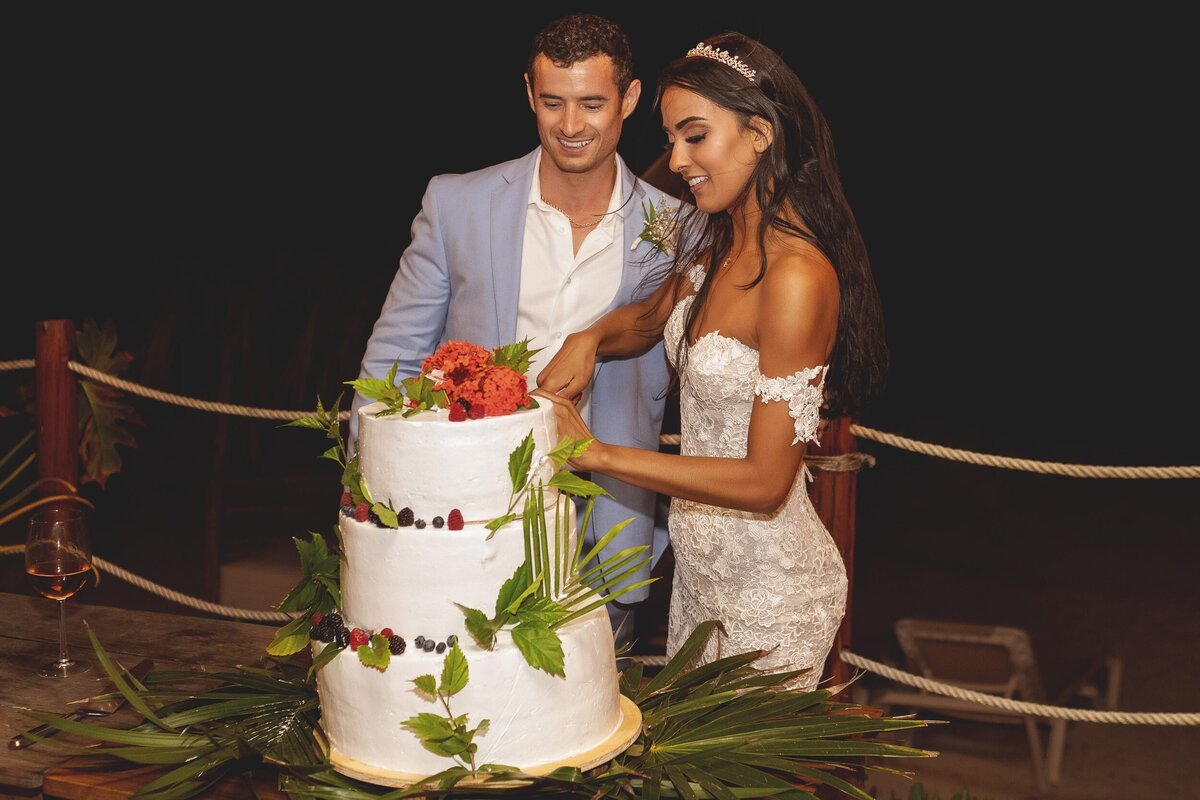 Bride and groom cut the cake at their  Riviera Maya wedding.