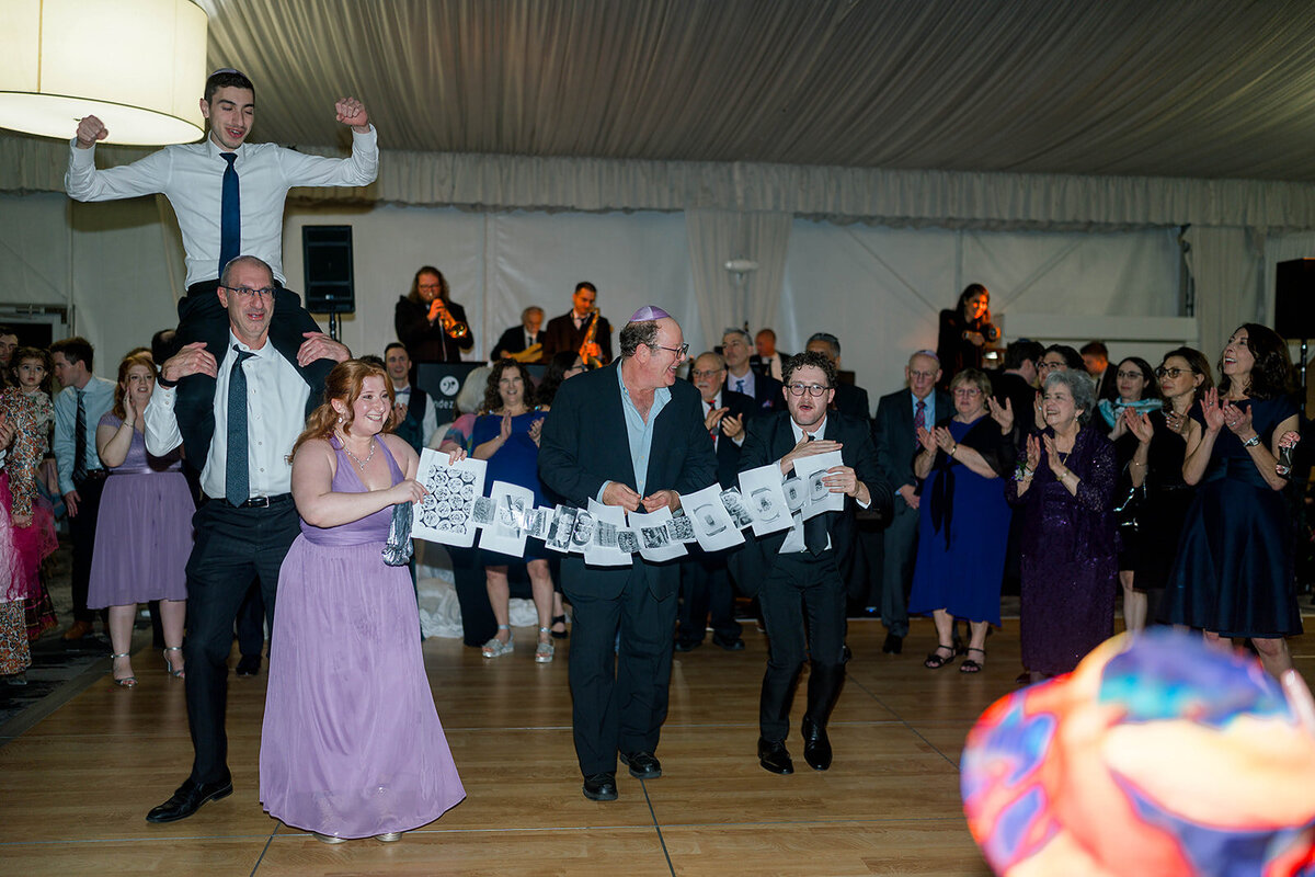 Eliana-Melmed-Photography-Chicago-LosAngeles-Jewish-WeddingPhotography-SimchaDancing-00043