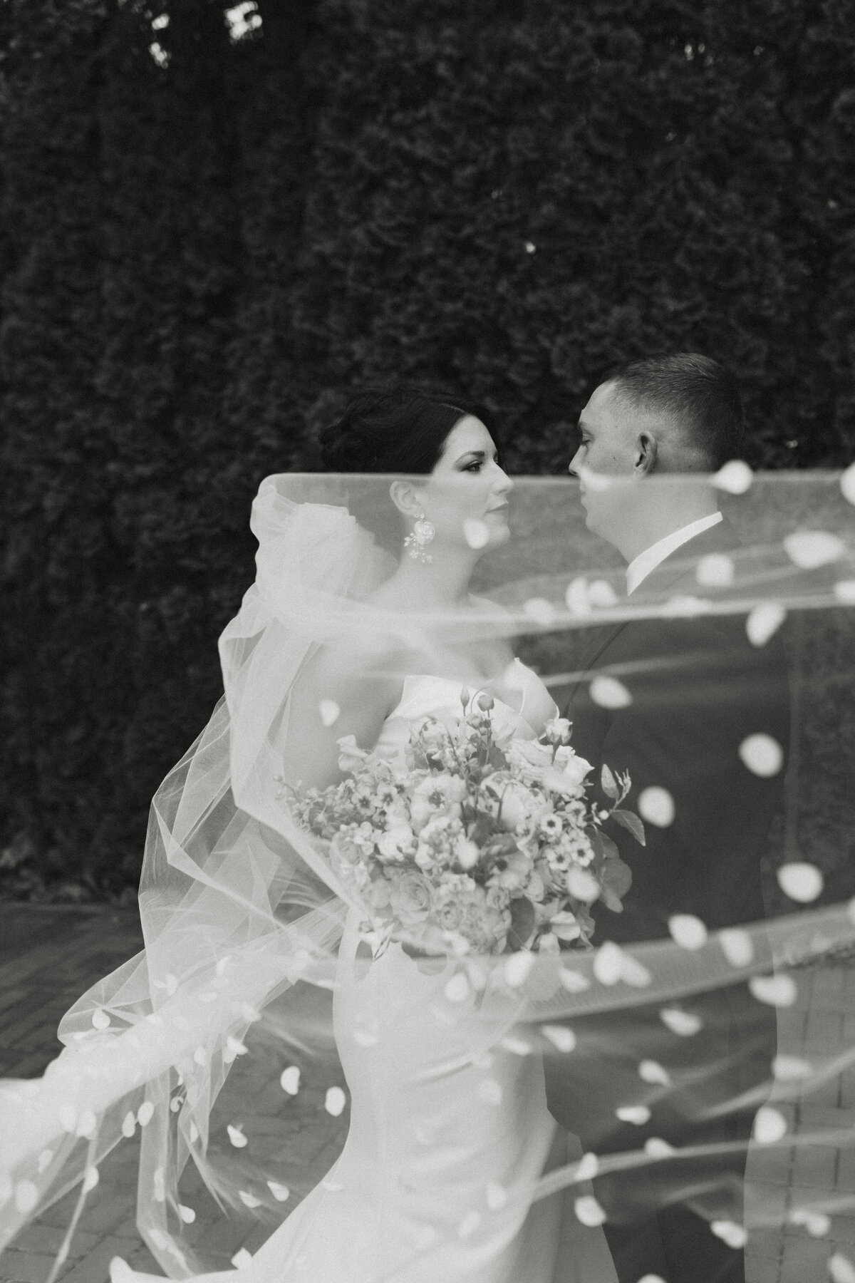 hudson-wedding-photographer--previewsbahrwedding-highfieldseventcenter-hudson-ohio-brittanybradleystudio-75
