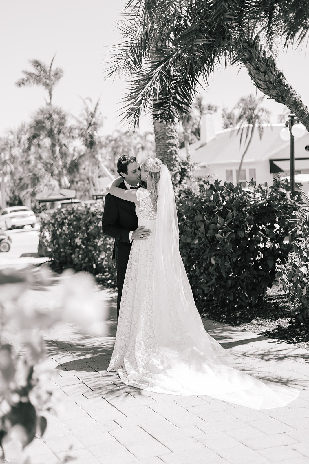 laura-foote-photography-hybrid-destination-wedding-portrait-photographer-kansas-city-florida-worldwide-noelle-preston-gasparilla-inn-boca-gradne-fl-wedding-25