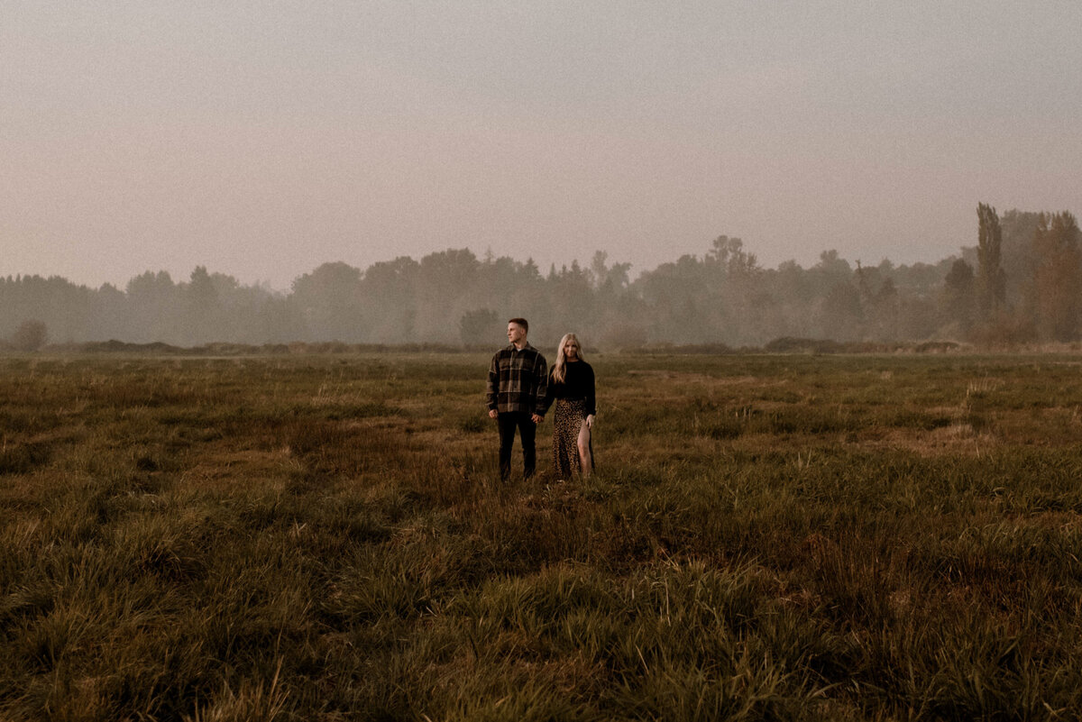 maple-ridge-vancouver-romantic-couples-photography-long-grass-field-20