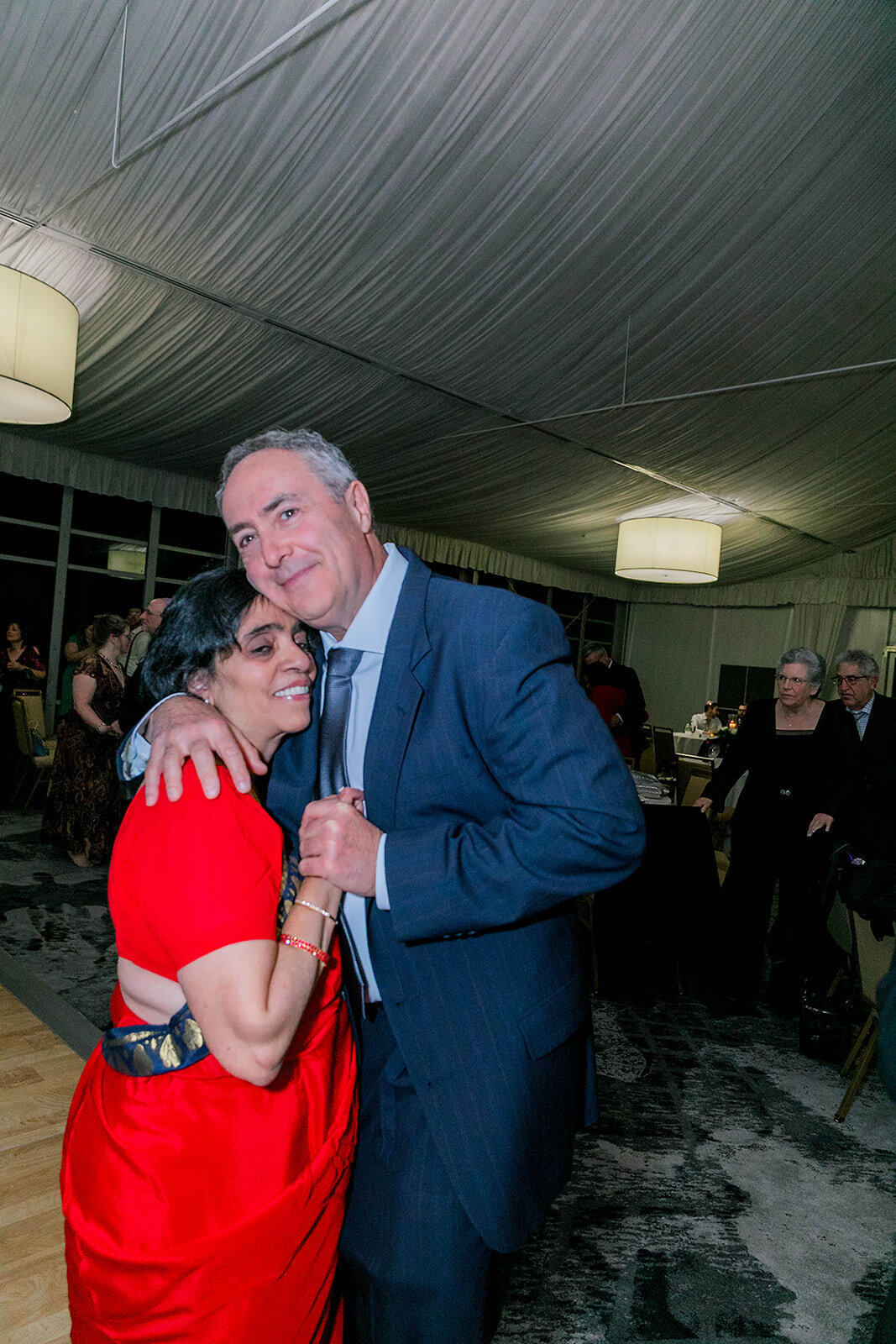 Eliana-Melmed-Photography-Chicago-LosAngeles-Jewish-WeddingPhotography-Dancefloor-00144