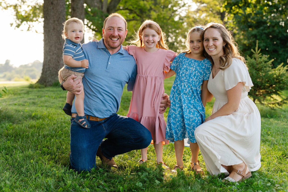 Outside-Golden Hour-Family-Photos-in-Milwaukee-area-4