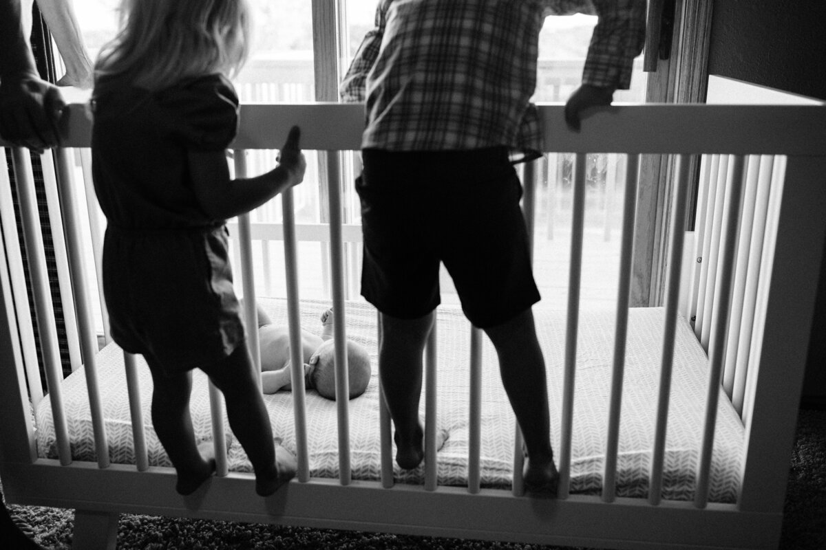 In-Home-Lifestyle-Newborn-Photos-Milwaukee9