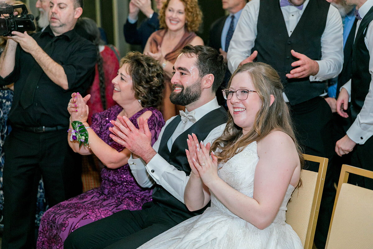Eliana-Melmed-Photography-Chicago-LosAngeles-Jewish-WeddingPhotography-SimchaDancing-00116