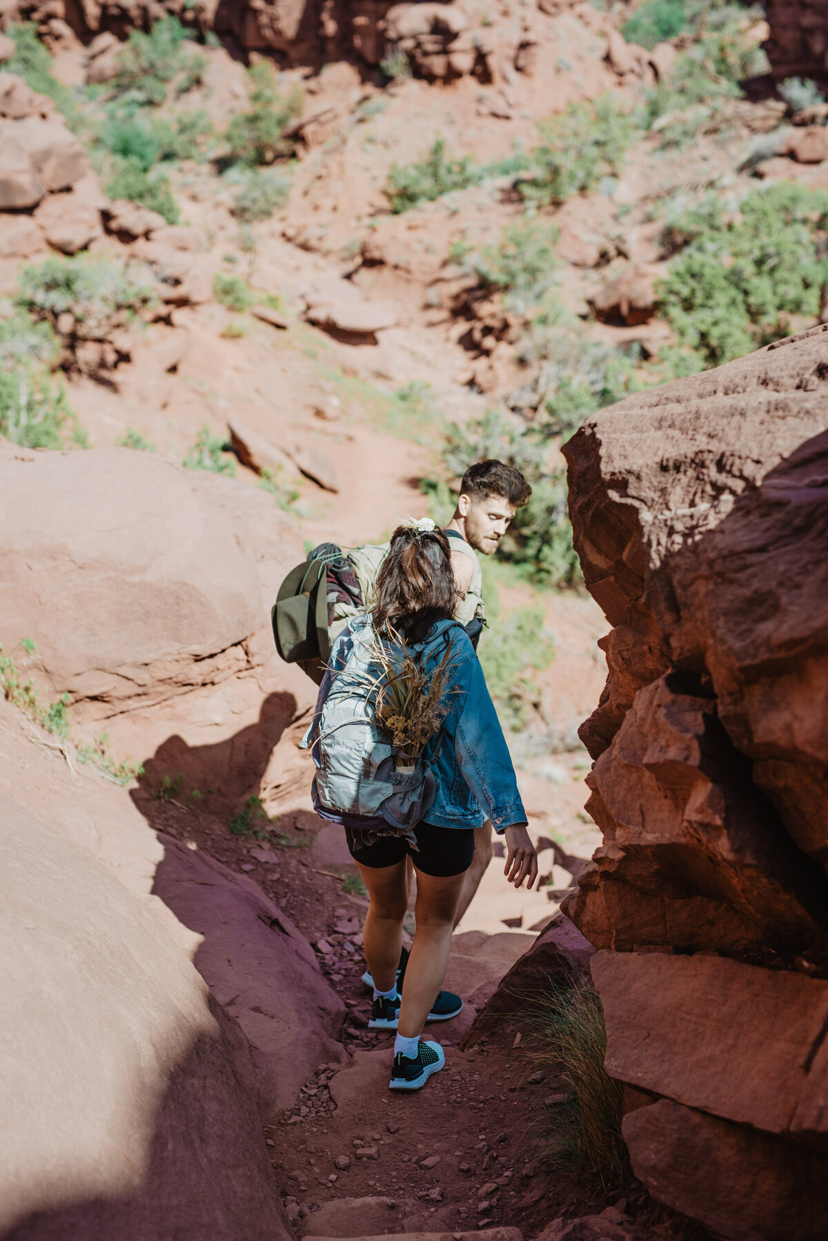 Utah Elopement Photographer captures couple hiking