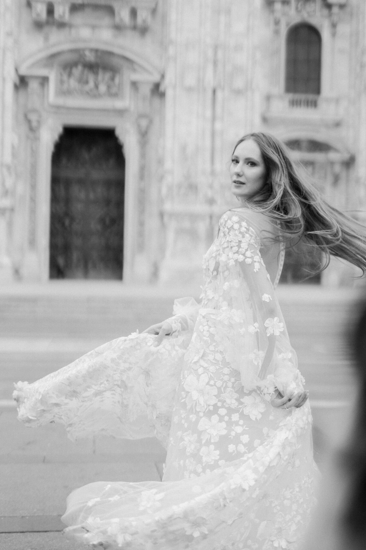 063-Milan-Duomo-Inspiration-Love-Story Elopement-Cinematic-Romance-Destination-Wedding-Editorial-Luxury-Fine-Art-Lisa-Vigliotta-Photography