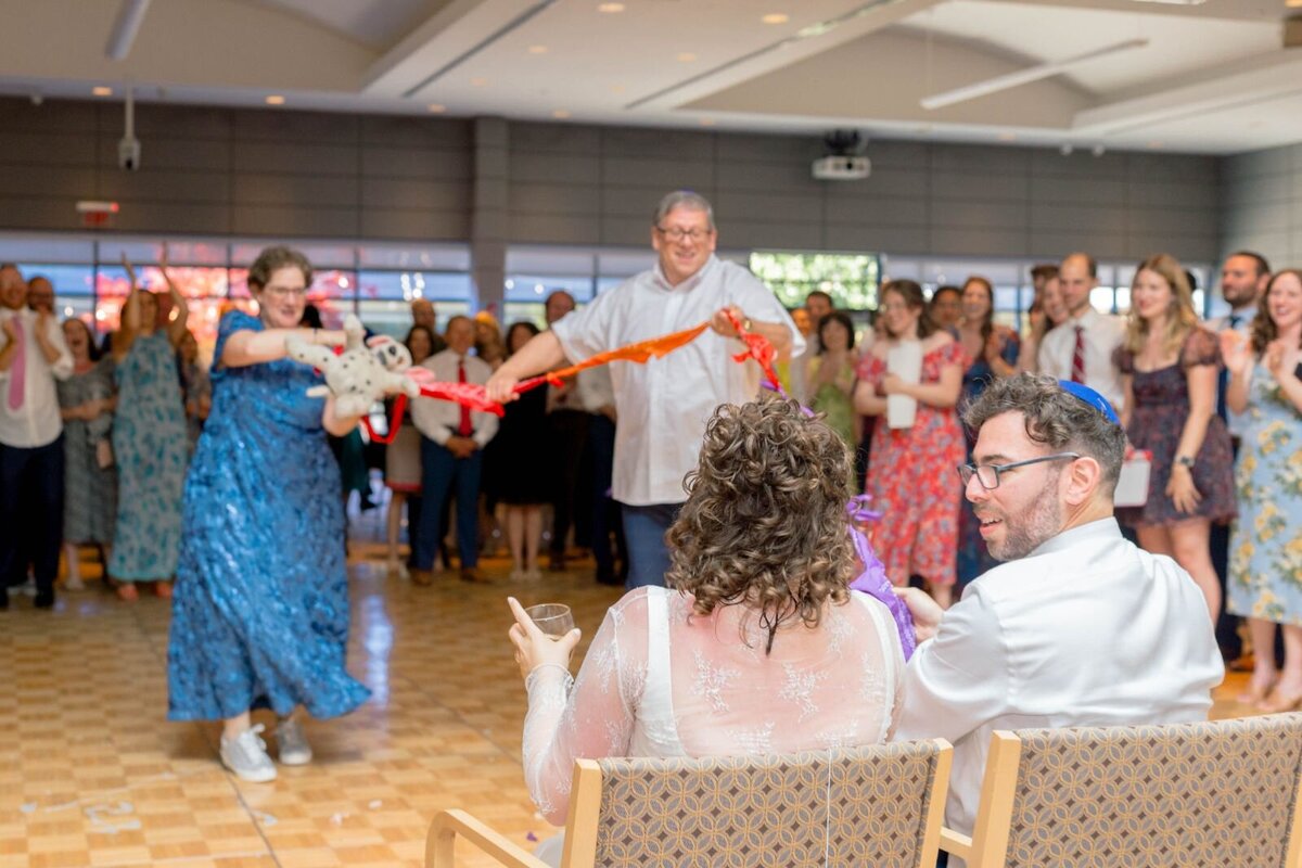 Eliana-Melmed-Photography-Chicago-LosAngeles-Jewish-WeddingPhotography-ShulaNoah-Shtick-00150