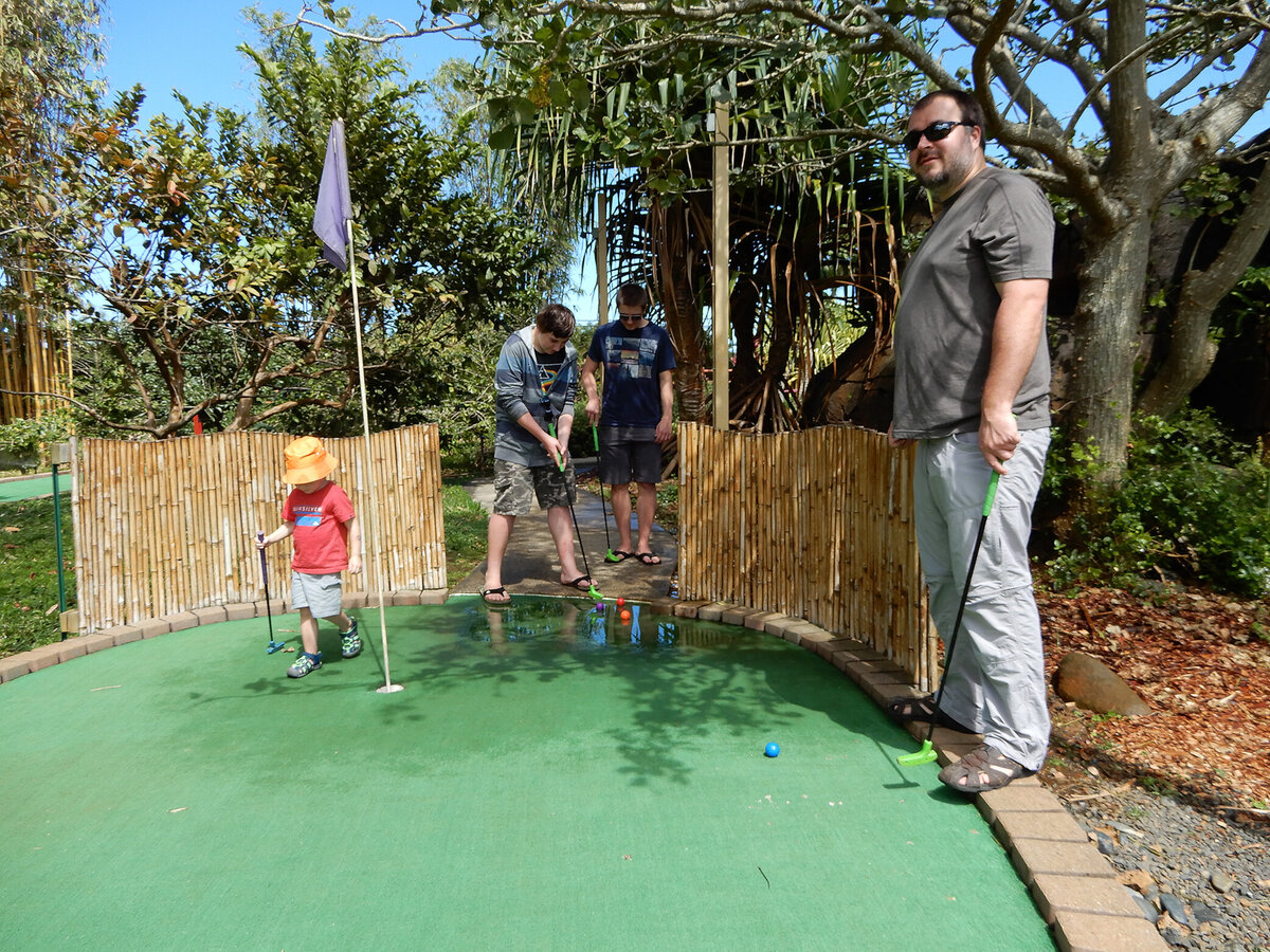 Family playing mini golf, by Katie Anne Medford Oregon Photographer