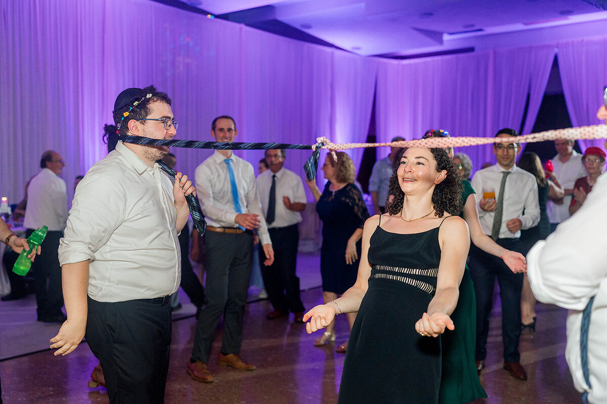 Eliana-Melmed-Photography-Chicago-LosAngeles-Jewish-WeddingPhotography-ElianaSklar-DanceFloor-00172