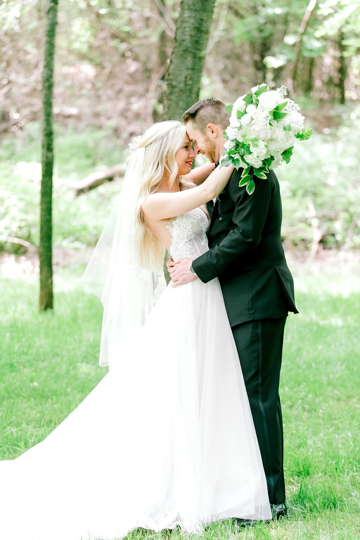 Michelle-and-Michael-Wedding-Day-by-Emily-Nicole-Photo-200