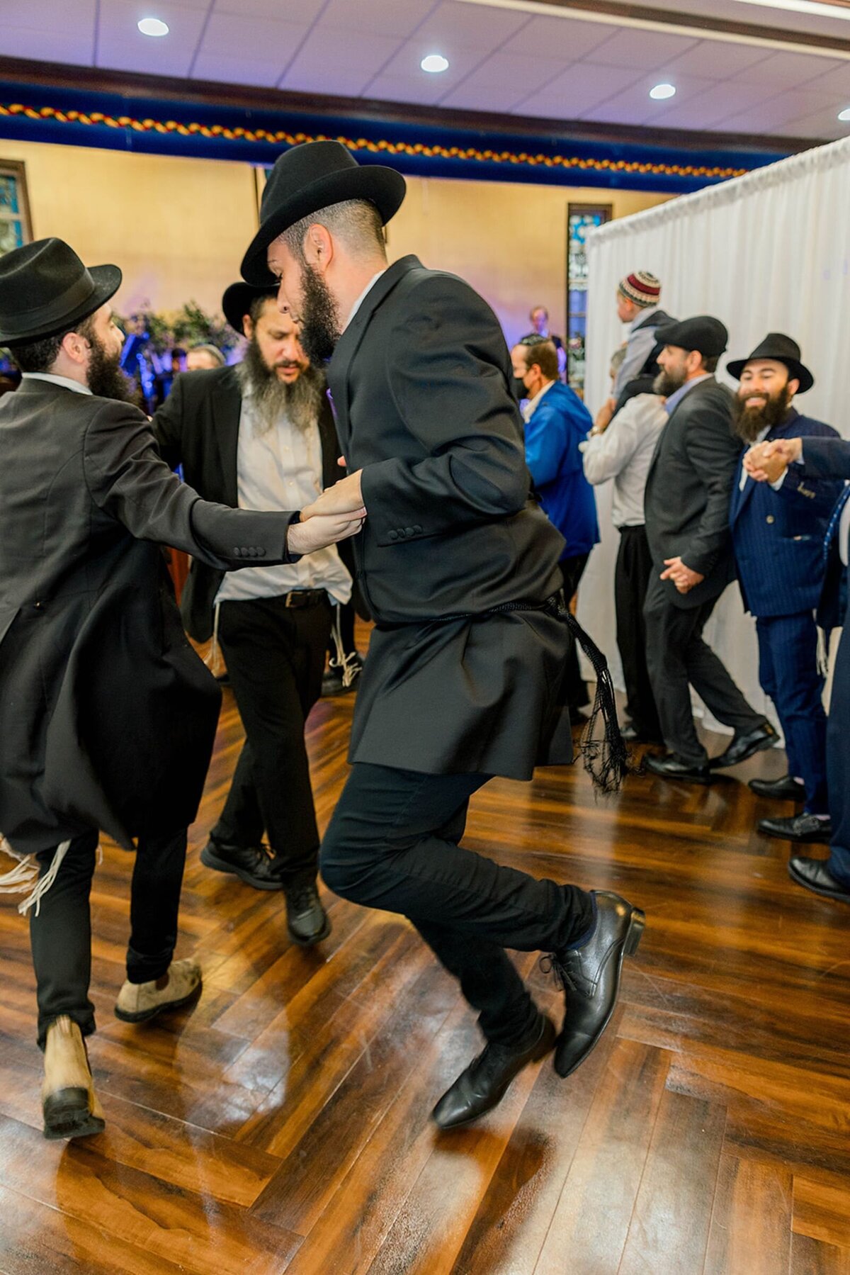 Eliana-Melmed-Photography-Chicago-LosAngeles-Jewish-WeddingPhotographer-CarmiKalman-MensDancing-00025