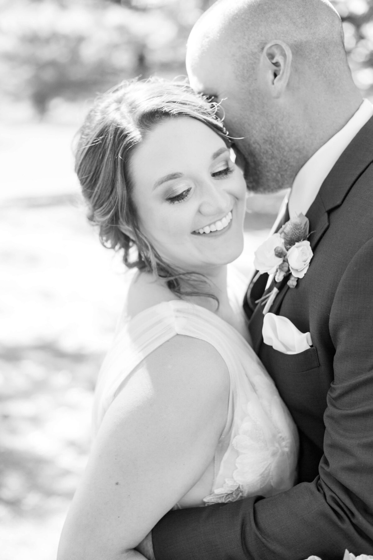 Top-Black-and-white-shot-of-Bride-and-Groom-at-Midwest-Wedding-Bethany-Lane-Photography