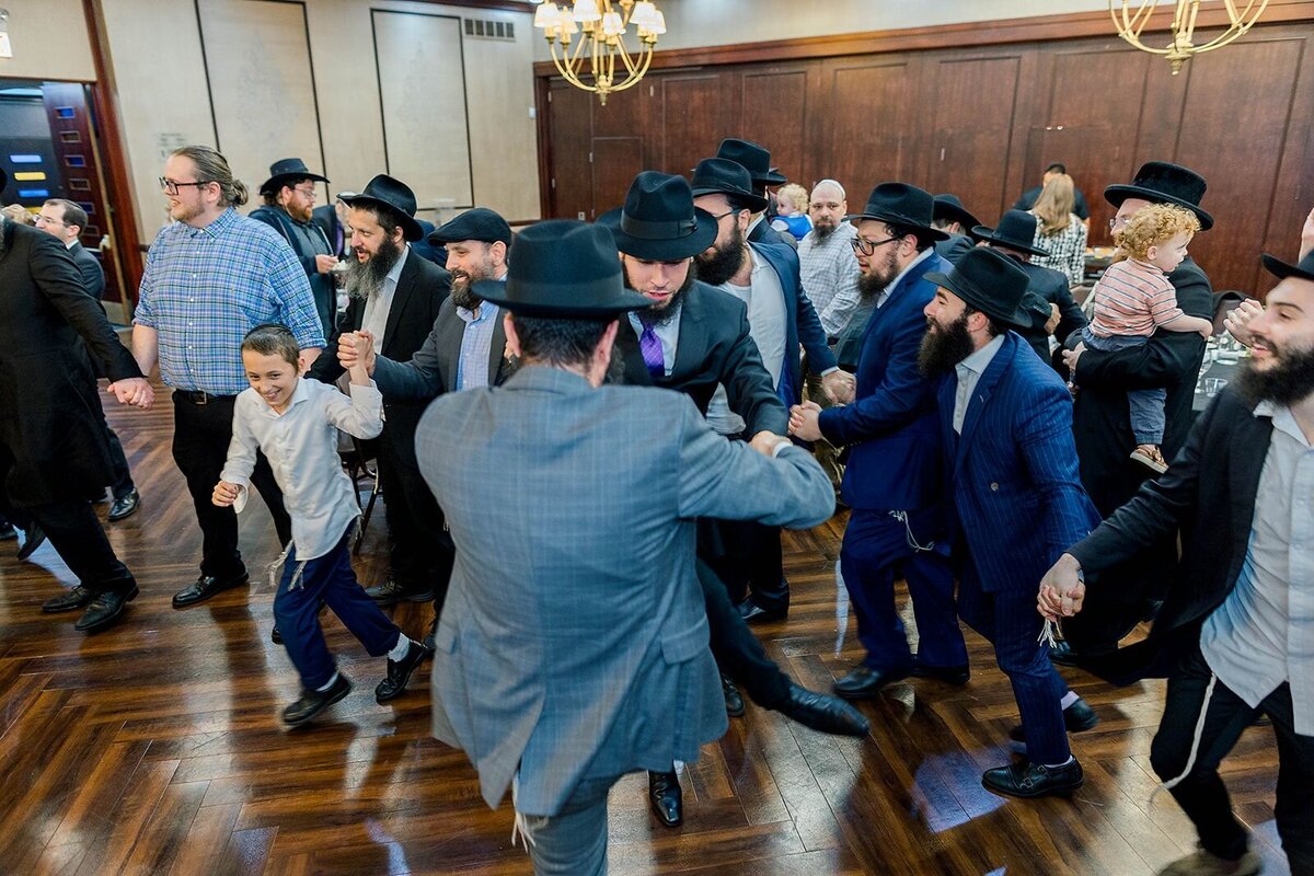 Eliana-Melmed-Photography-Chicago-LosAngeles-Jewish-WeddingPhotographer-CarmiKalman-MensDancing-00044
