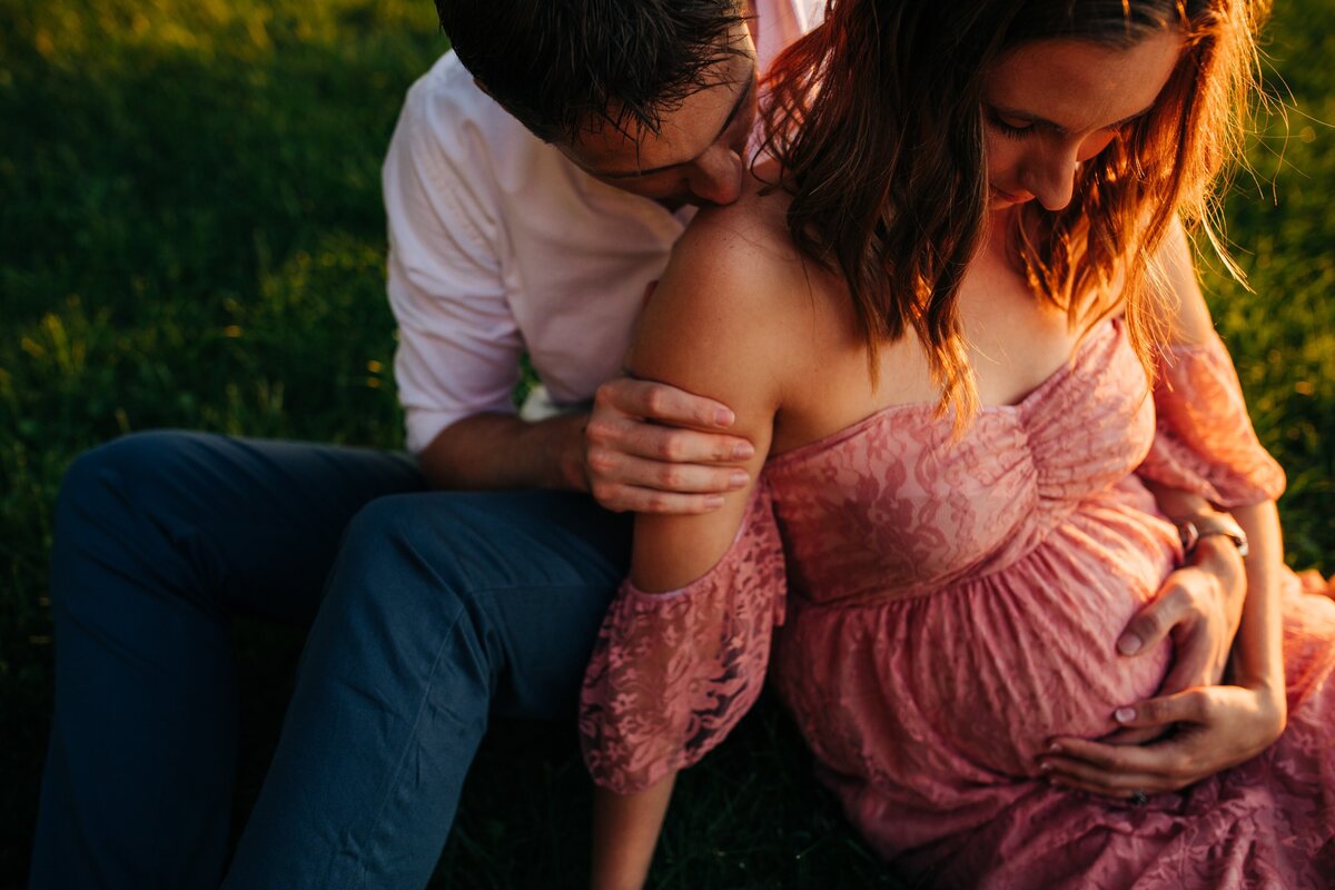 Outdoor-Country-Maternity-Session-MIlwaukee11