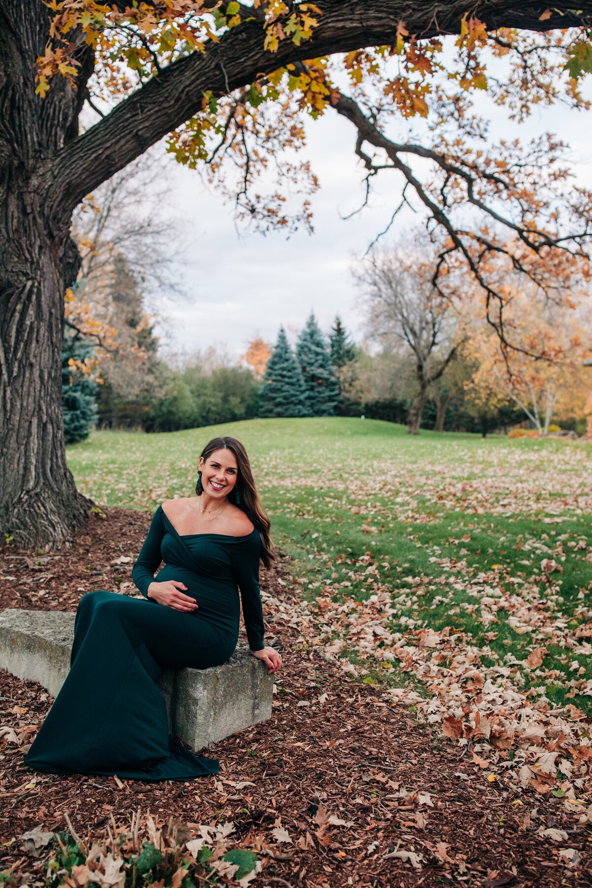 outdoor-maternity-session-green-dress-Milwaukee