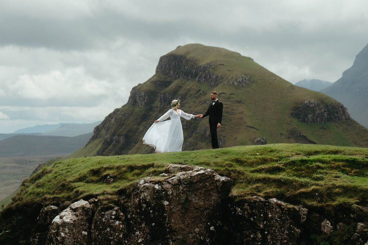 the_chaffins_international_destination_wedding_elopement_photographers_sammie_chaffin_micah_editorial_adventure_photos_travel_isle_of_skye_scotland_23