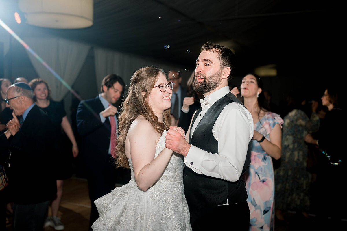 Eliana-Melmed-Photography-Chicago-LosAngeles-Jewish-WeddingPhotography-Dancefloor-00134