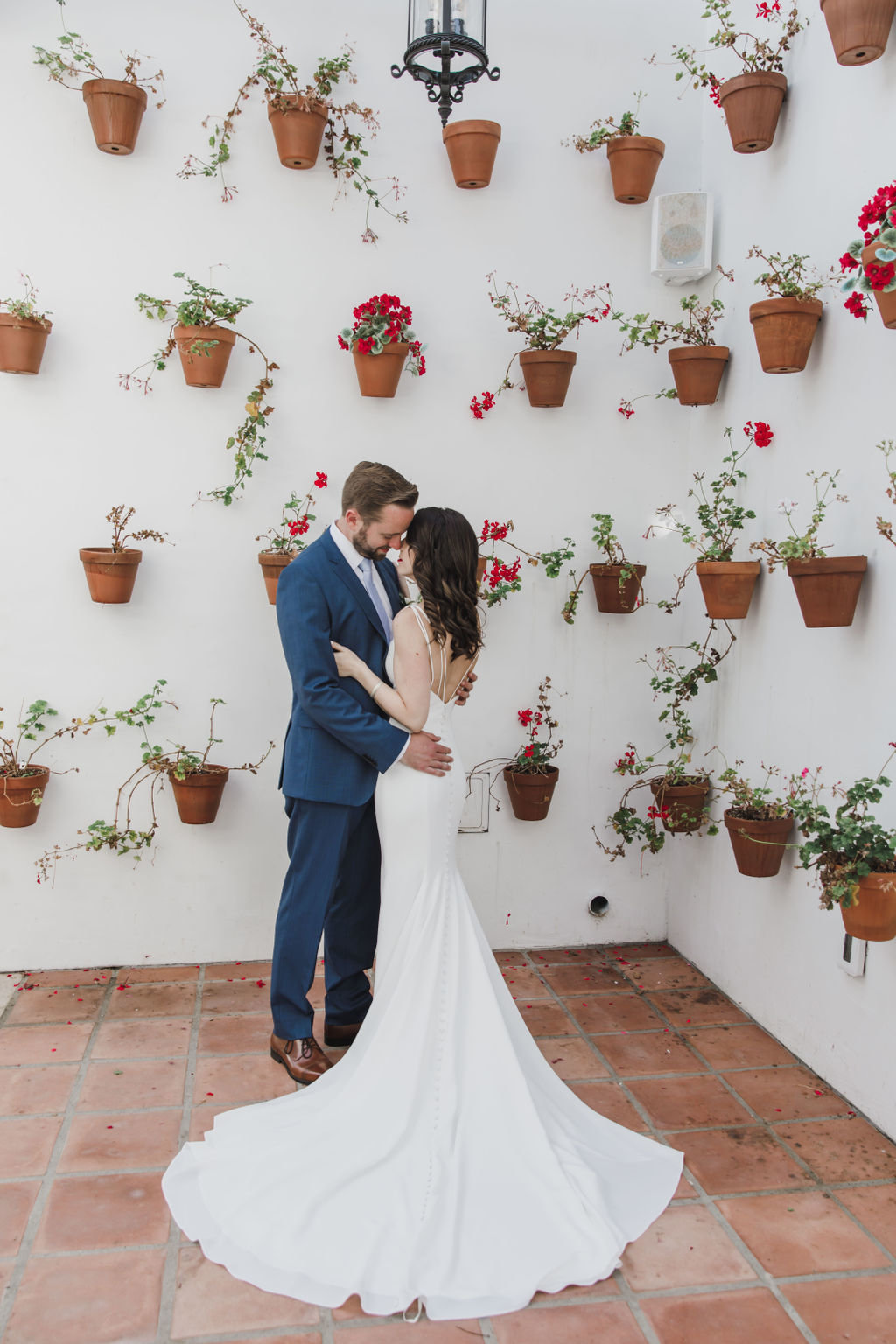 Beautiful wedding at Modern La Ventura for James and Daniela. Photography by Jessica Jaccarino.