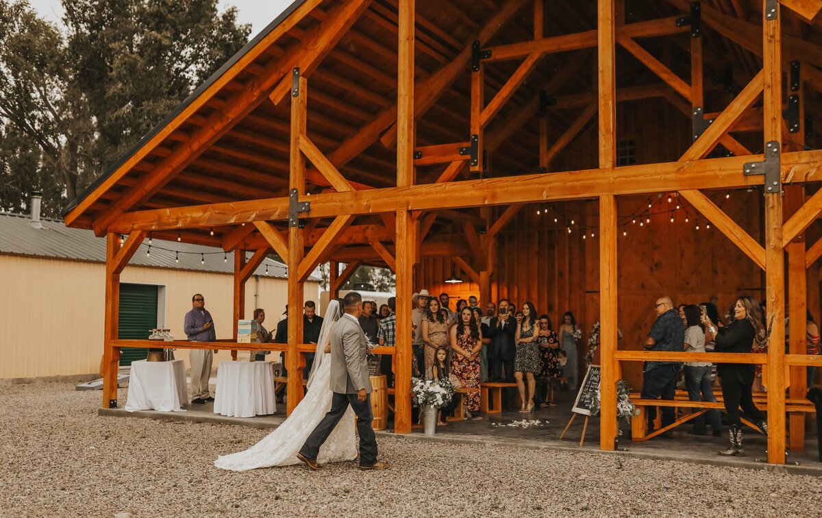 barn outdoor wedding ideas