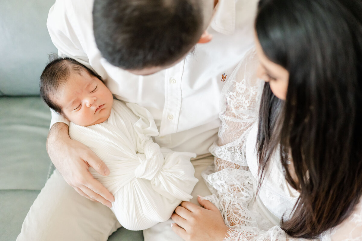 dallas-in-home-newborn-photographer-lifestyle-and-posed-3