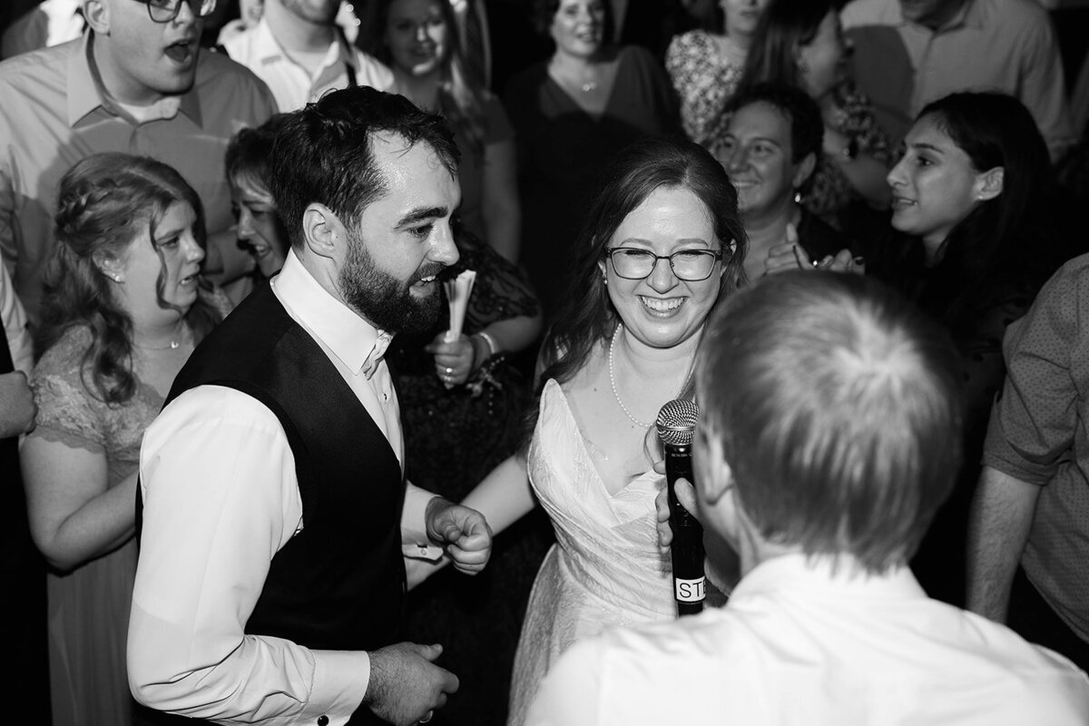 Eliana-Melmed-Photography-Chicago-LosAngeles-Jewish-WeddingPhotography-Dancefloor-00034