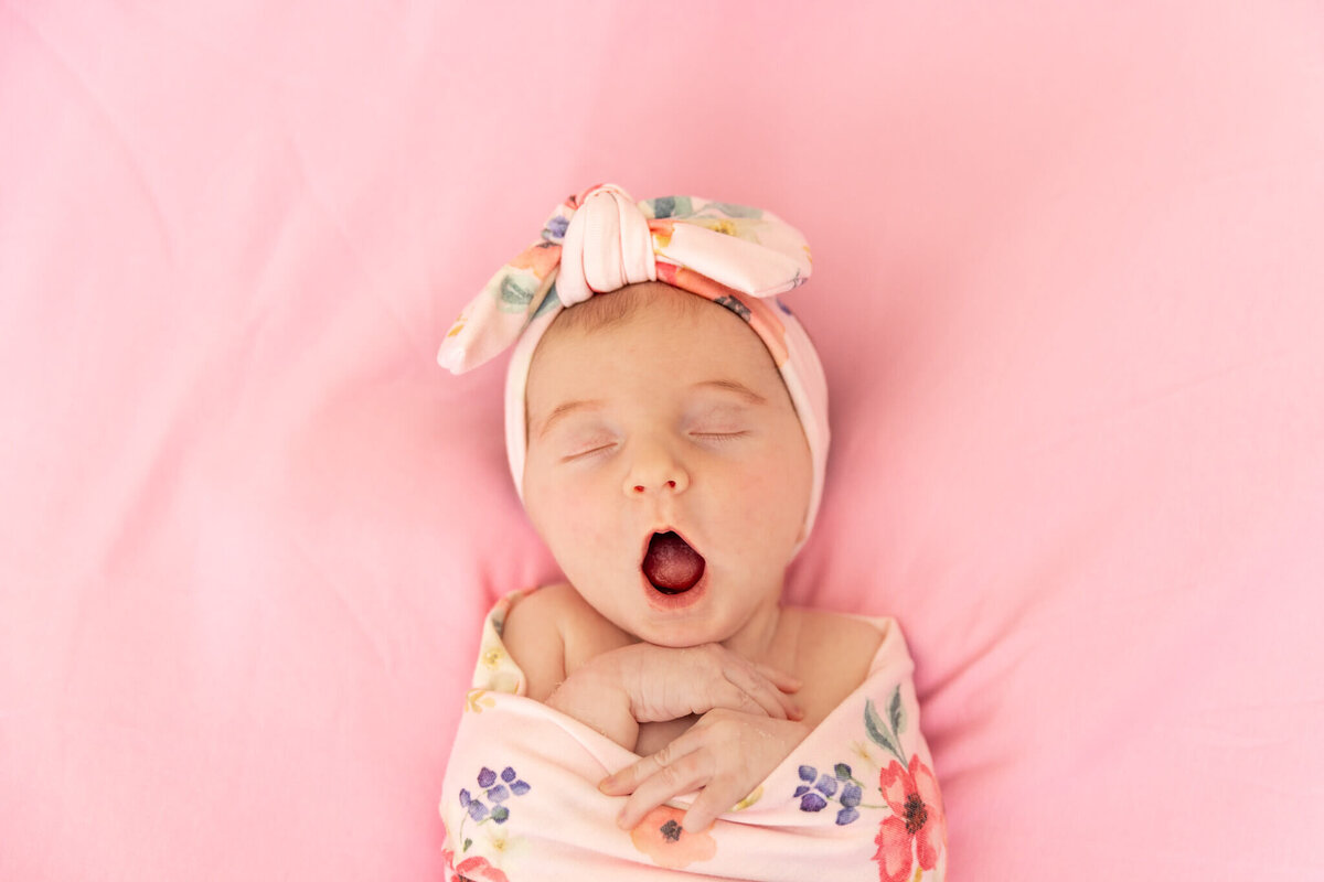 cincinnati-yawning-baby-newborn-photo