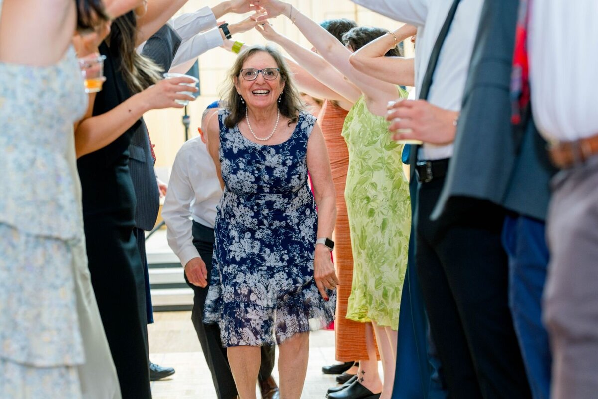 Eliana-Melmed-Photography-Chicago-LosAngeles-Jewish-WeddingPhotography-ShulaNoah-Simcha-Dancing-00010
