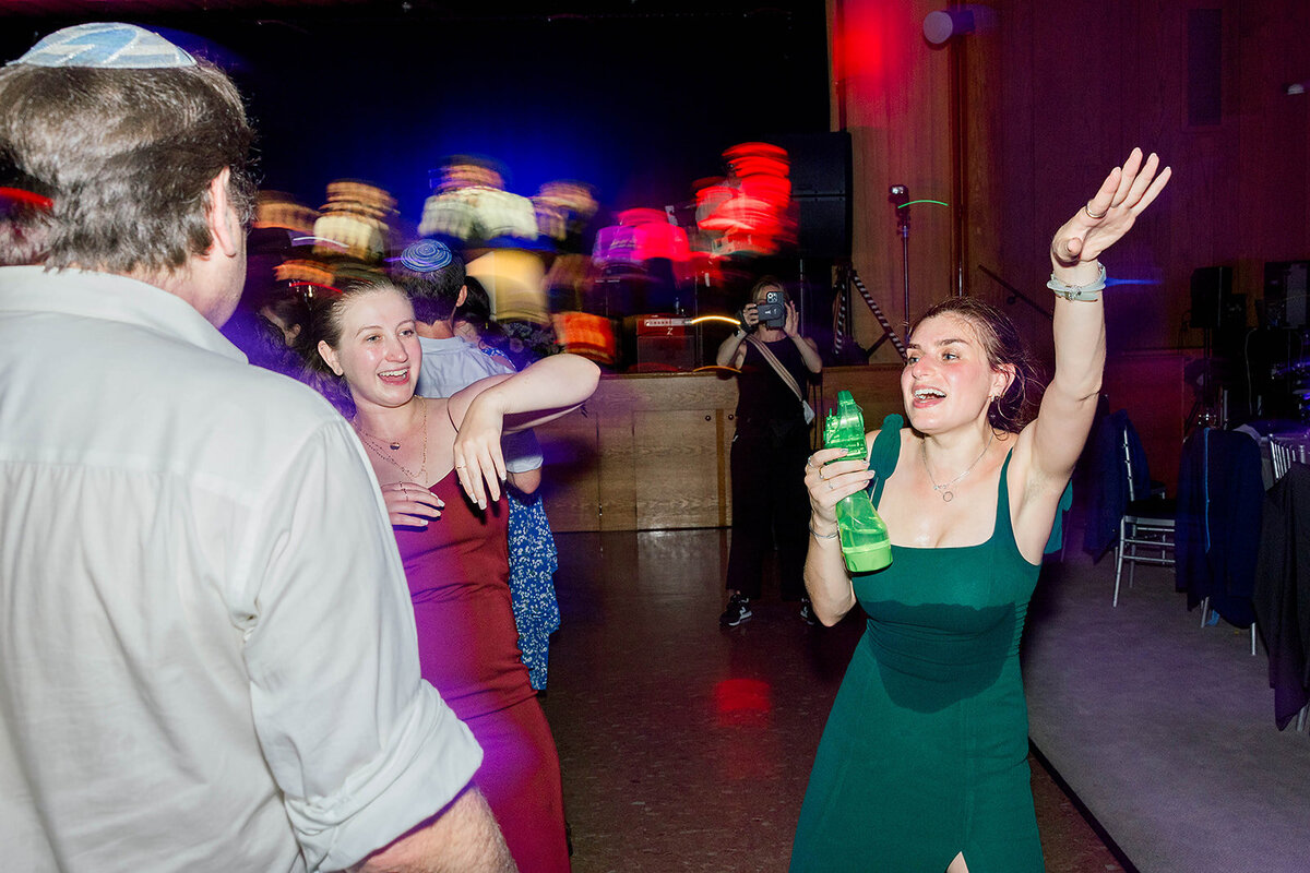 Eliana-Melmed-Photography-Chicago-LosAngeles-Jewish-WeddingPhotography-ElianaSklar-DanceFloor-00398